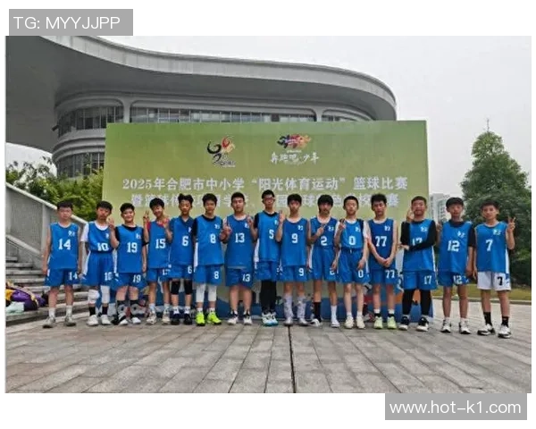 激情四溢的小学男子足球赛展现青春活力与团队精神的精彩瞬间