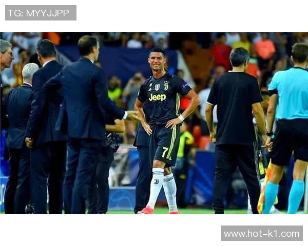 足球场上的传奇瞬间：那些激动人心的足球人物照片背后的故事与情感